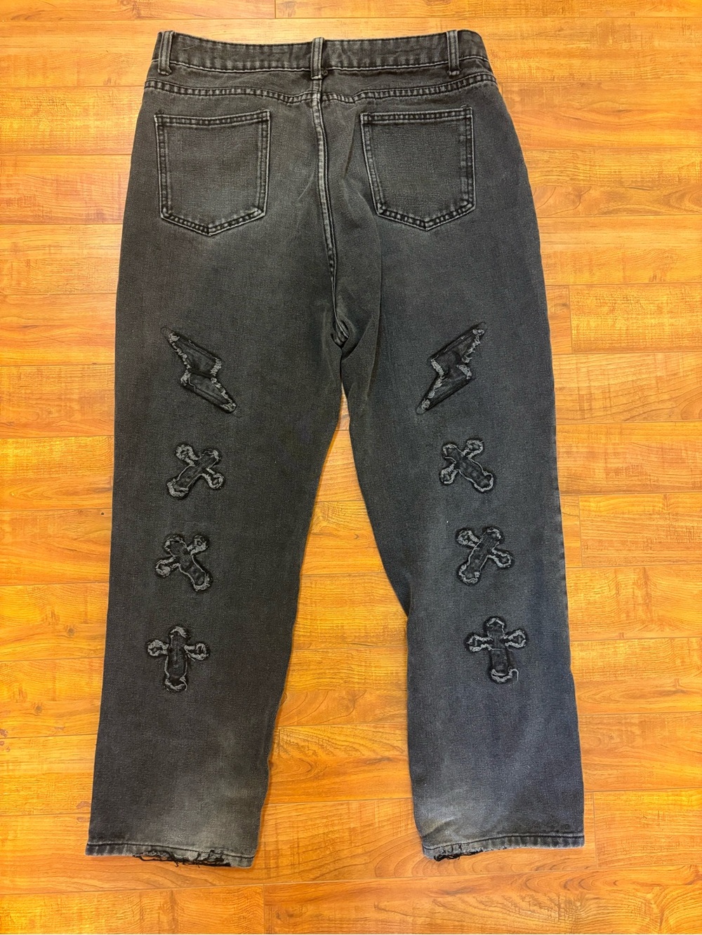 Black Distressed Graphic Back-Patch Women’s Jeans